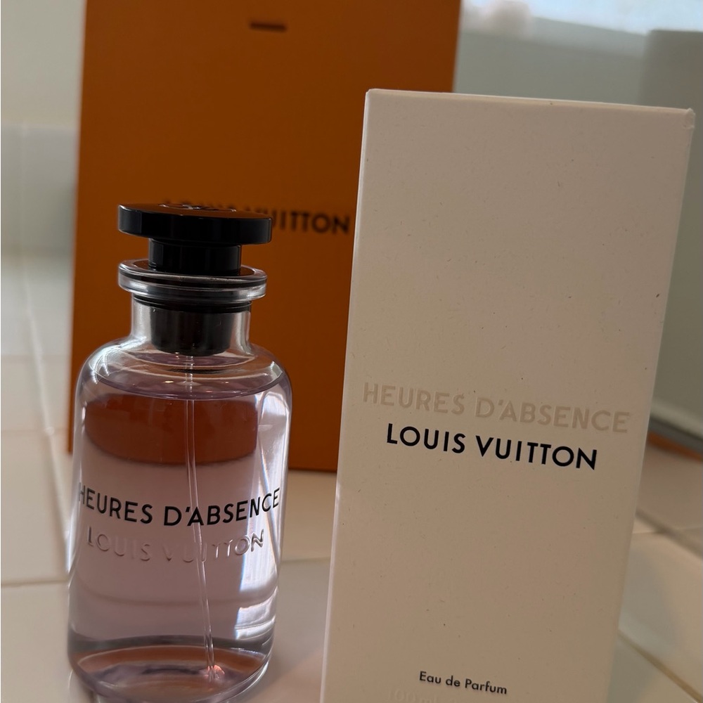 Louis Vuitton Heures d'Absence Perfume with Pink Hue - Picture 3 of 4